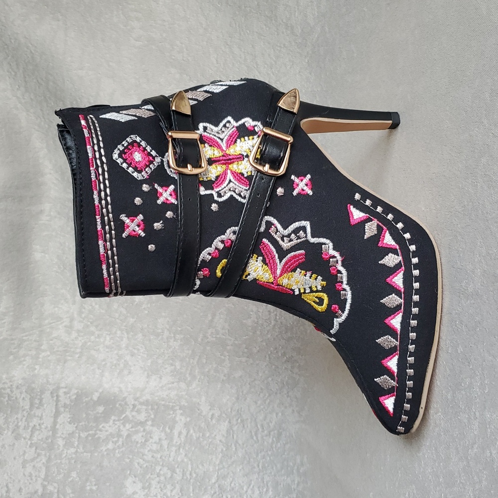 🆕️ Black Embroidered Double Buckle Strap Stiletto Ankle Boots SIZE: 36 (5.5 US)